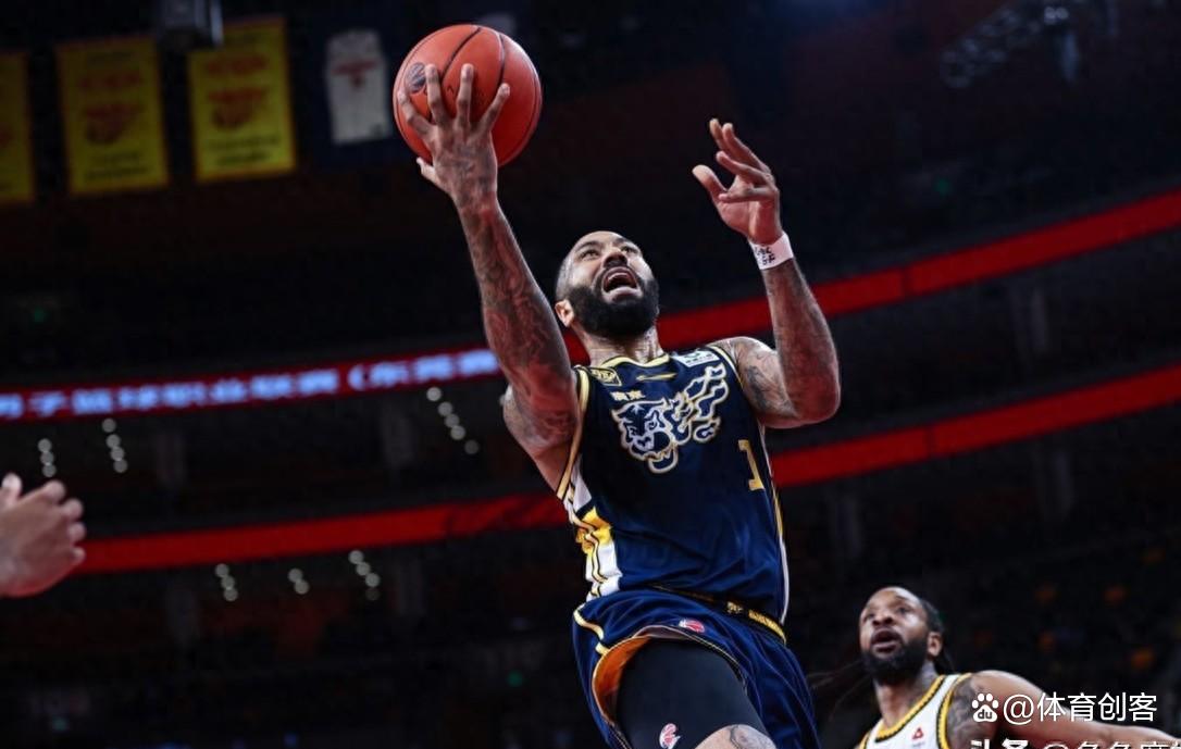 今晚休斯敦火箭备战CBA季后赛，外线爆发细节曝光，球迷炸锅，赛程密集仍需轮换的简单介绍
